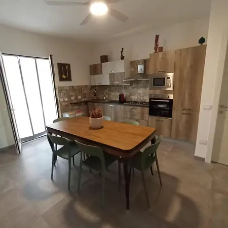 L'arca Πανσιόν *